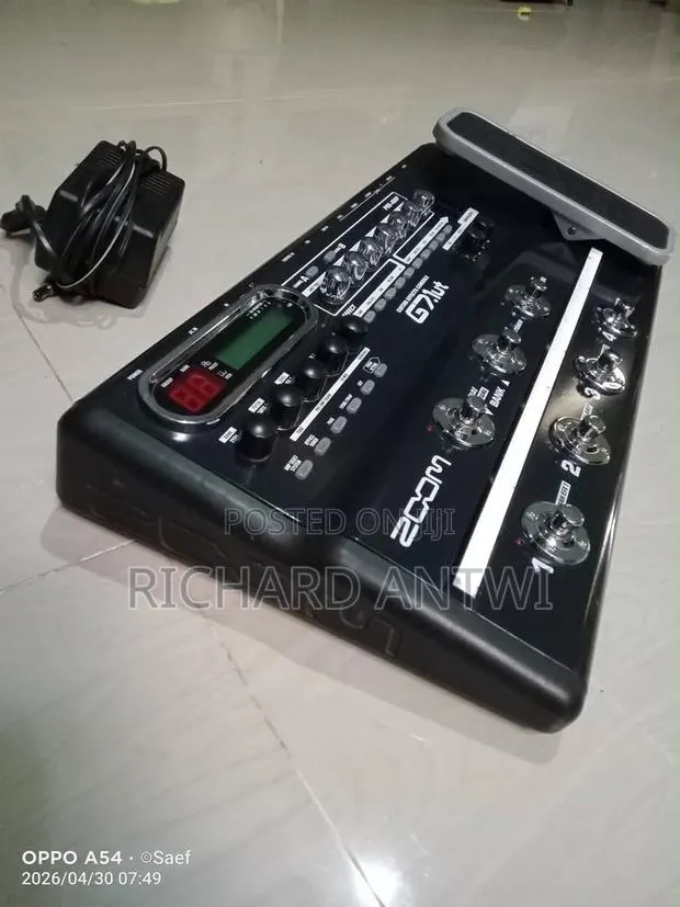 Zoom G7.1ut Guitar Effects Console · Photo 1