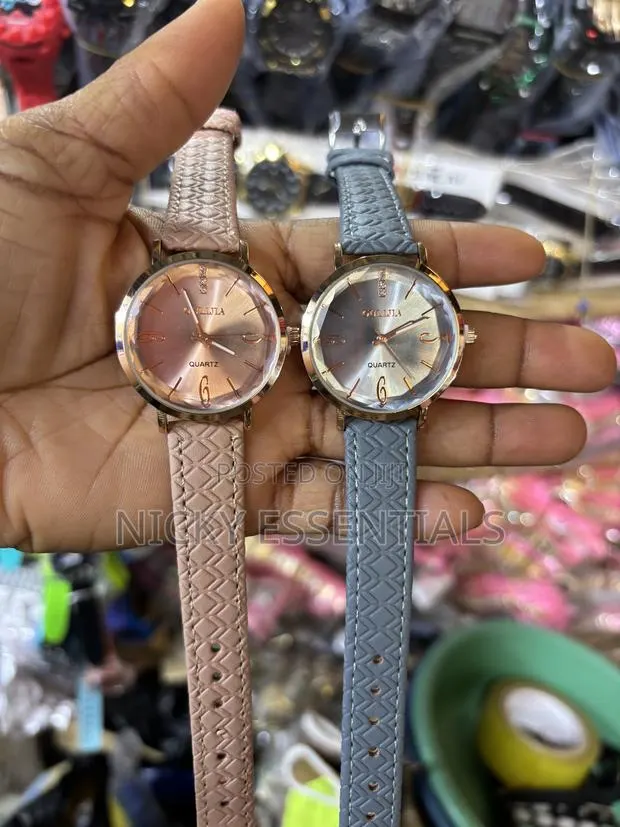 Ladies Fashion Watch With Leather Strap · Photo 1