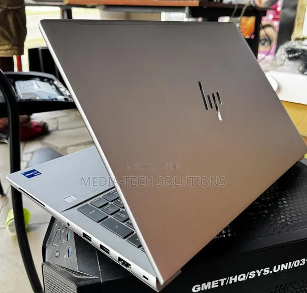 Laptop HP ZBook Fury 16 G9 64GB Intel Core i7 SSD 1T · Photo 1