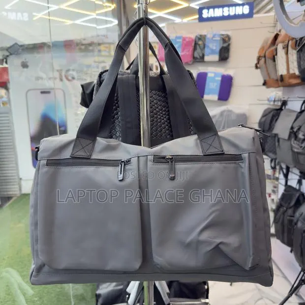 Duffle Bag With Shoes Compartment · Photo 1