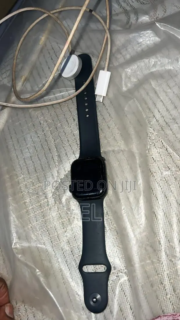 Apple Series 7 Watch · Photo 1