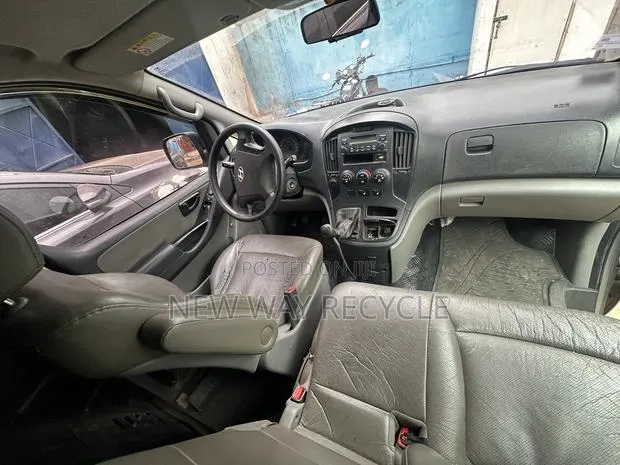 Hyundai H1 2016 Grey · Photo 1