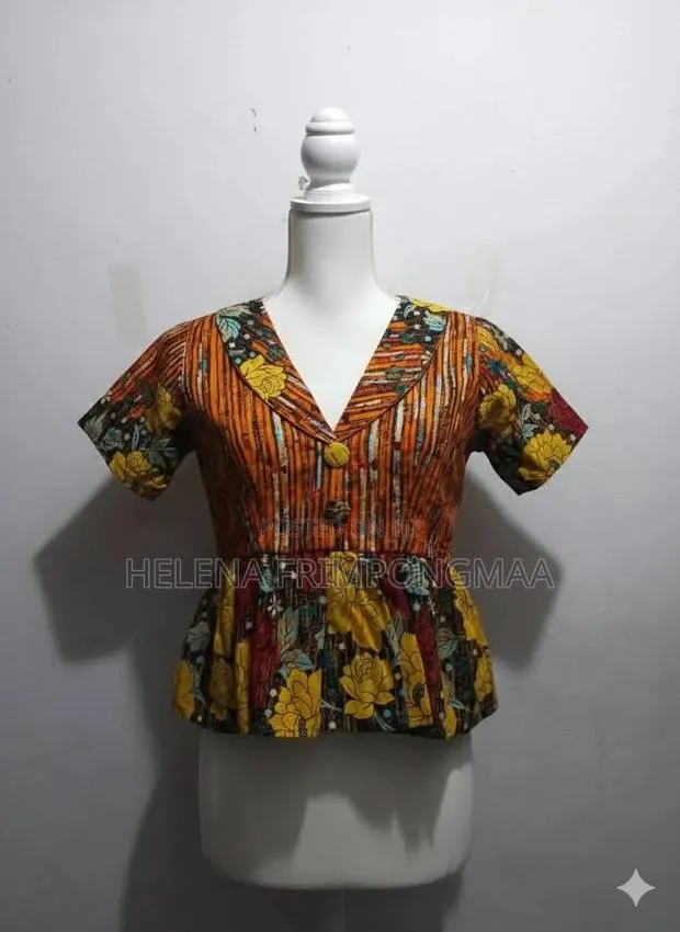 Women's Top · Photo 1