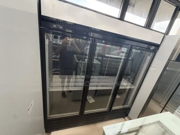 Commercial Triple Door Display Fridge 1200l Beverage Cooler · Photo 1