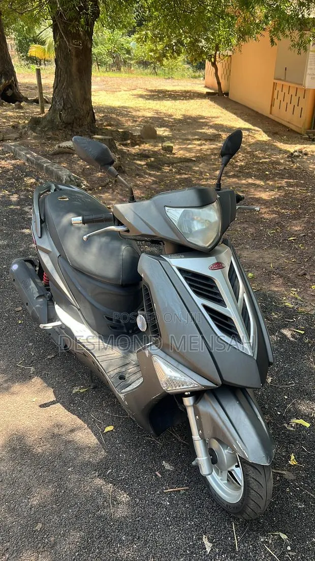 Piaggio Scooter 2014 · Photo 1