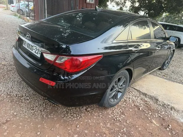 Hyundai Sonata Limited 2.0T Sedan (2.0L 4cyl 6A) 2013 Black · Photo 1