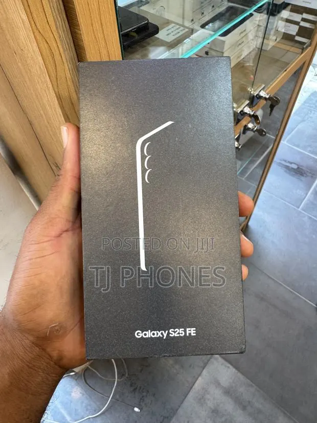 New Samsung Galaxy S25 FE 256 GB White · Photo 1