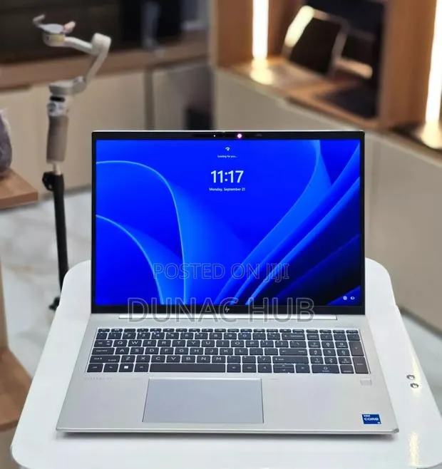 Laptop HP EliteBook 860 G10 16GB Intel Core i5 SSD 512GB · Photo 1