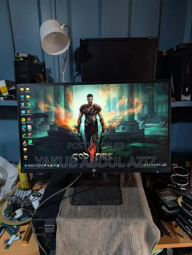 27 Inches Up Edge Less Monitor · Photo 1