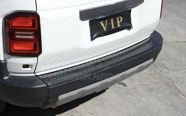 Land Cruiser Prado 2024-2025 Back / Rear Bumper Complete · Photo 1