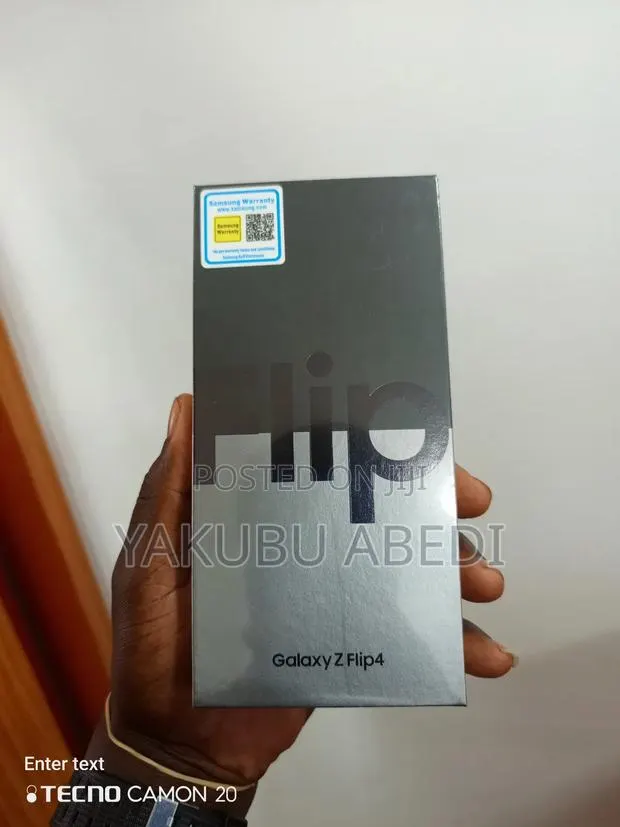 New Samsung Galaxy Z Flip4 256 GB Black · Photo 1