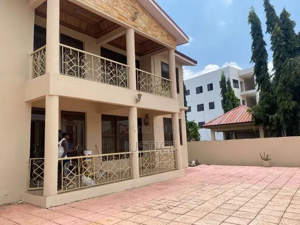 8bdrm House in Ankonam Oyarifa, Owusu Ansah for sale · Photo 1