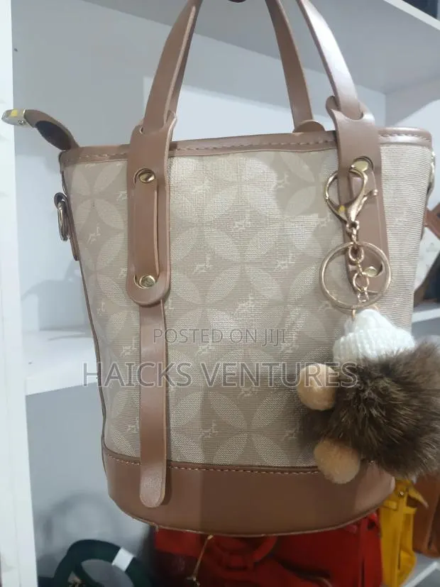 Ladies Classy Bucket Bag · Photo 1