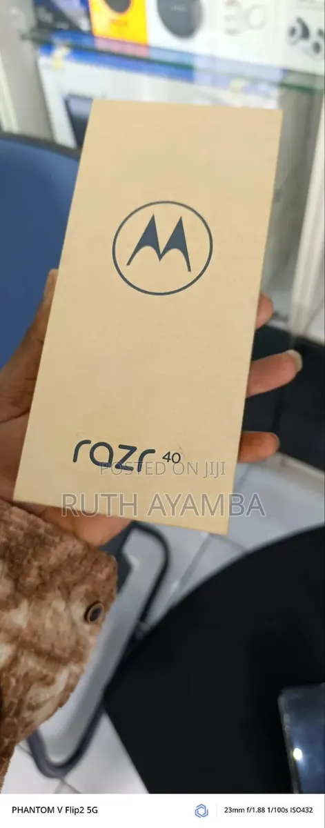New Motorola Razr 40 128 GB Gold · Photo 1