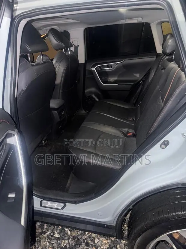 Toyota RAV4 2023 Gray · Photo 1