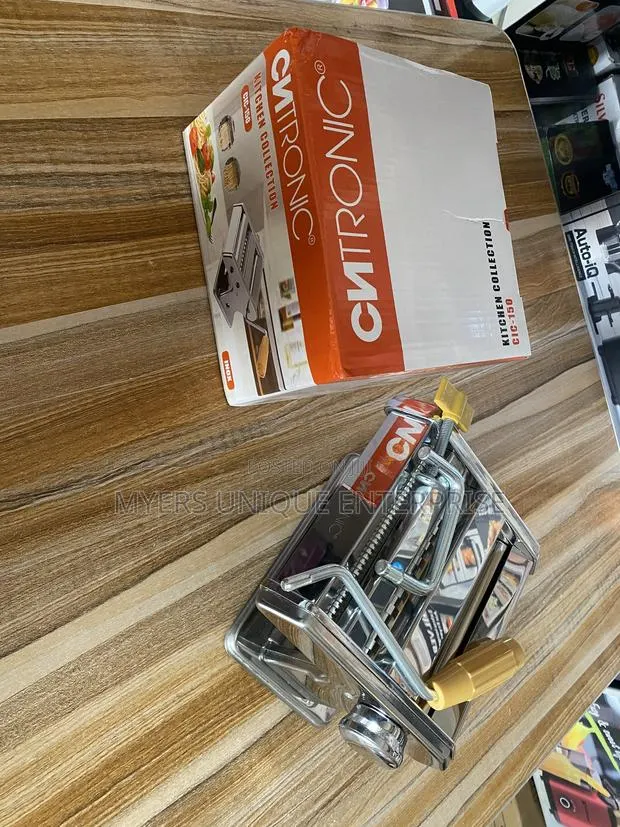 Fresh Homemade Pasta Making Machine · Photo 1