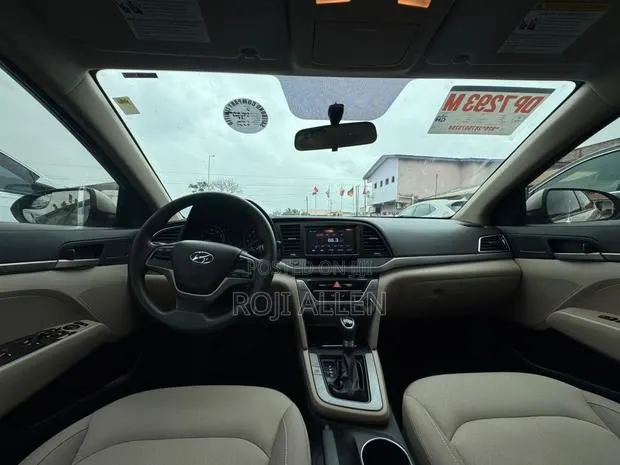 Hyundai Elantra SE Sedan FWD (2.0L 4cyl 6M) 2017 Beige · Photo 1