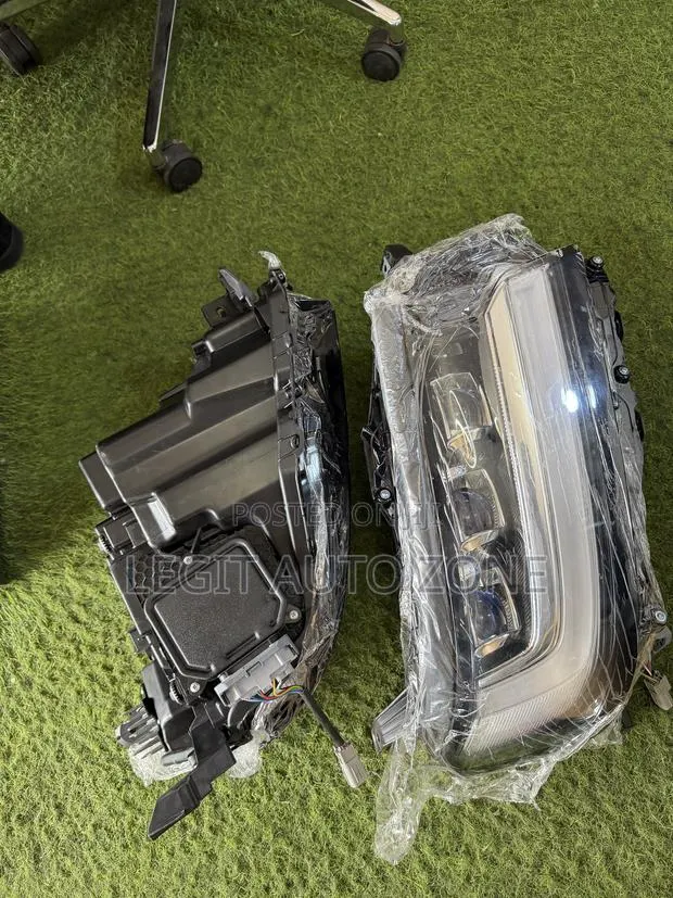 Toyota Land Cruiser C300 Headlight Available · Photo 1