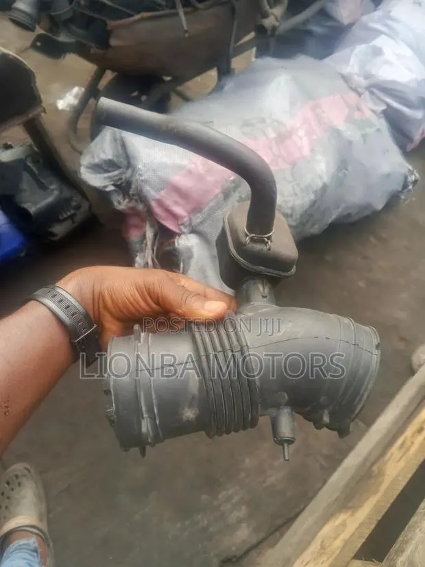 Camry 2019 Air Cleaner Hose · Photo 1