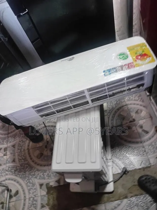 Rainbow 1.5hp Megacool White Window Air Conditioner. · Photo 1