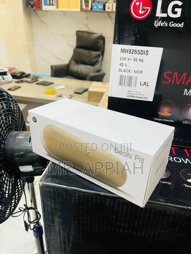 Newly Made Beats Pill Portable Bluetooth Speaker · Photo 1