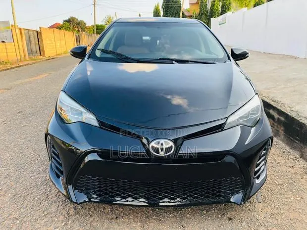Toyota Corolla 2016 Black · Photo 1