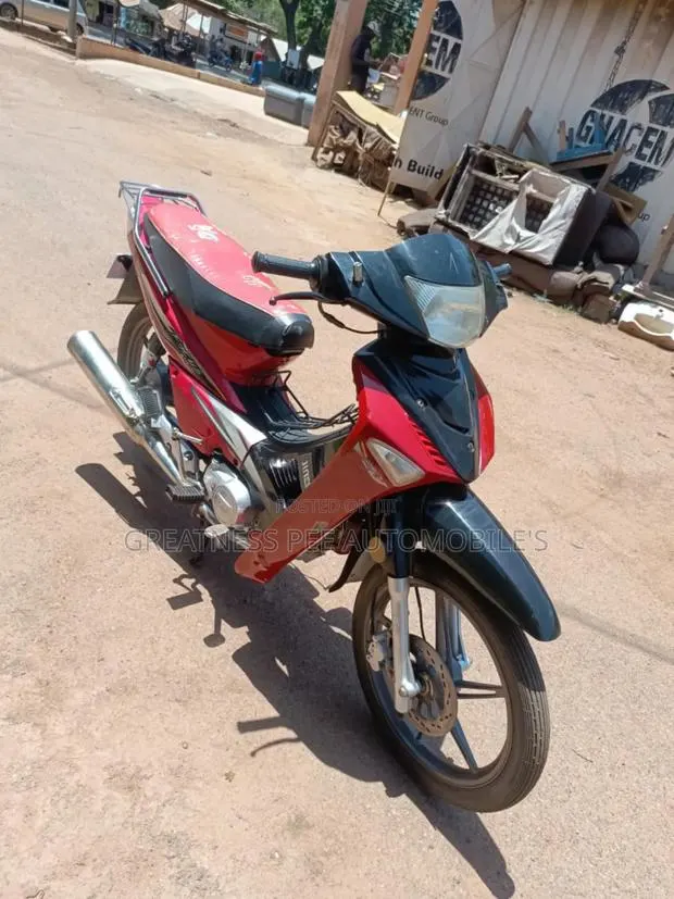 Motorcycle 2021 Red · Photo 1