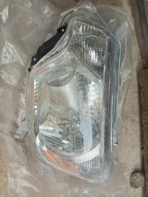 Toyota Tacoma 2010-2013 Headlight Pair · Photo 1