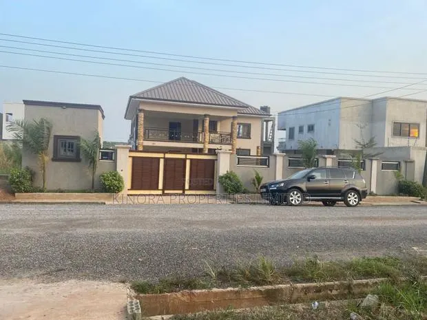 Furnished 4bdrm Duplex in Lakeside for sale · Photo 1