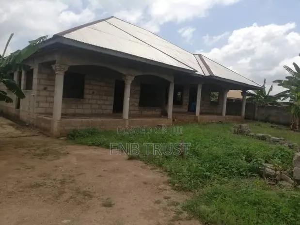 2 Plots and 4 Bedrooms for Sale at Kumasi Appiadu · Photo 1