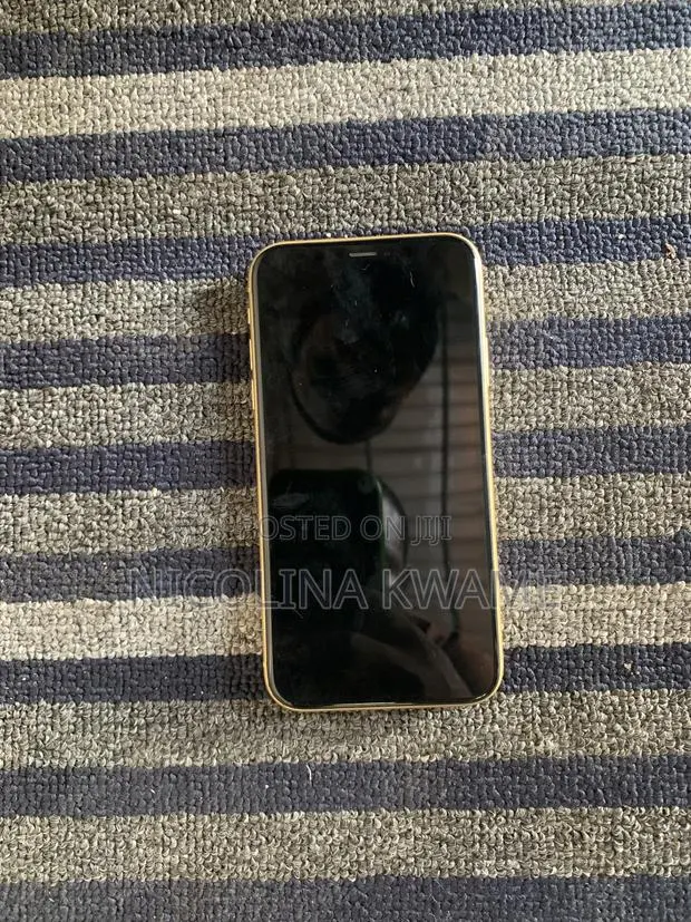 Apple iPhone XR 128 GB Yellow · Photo 1