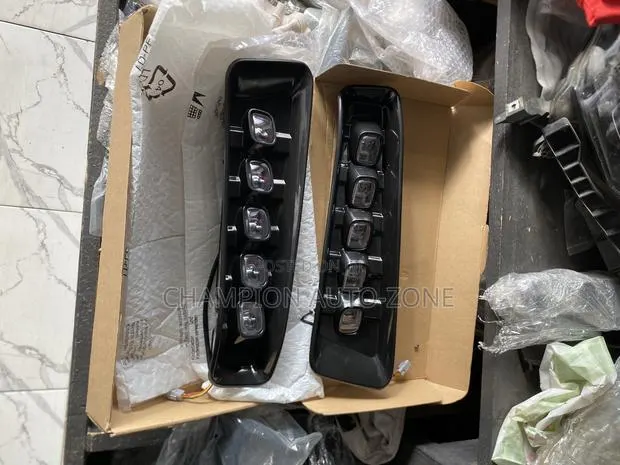 Ford F-150 2018-2019-2020 Raptor Foglight Pair · Photo 1