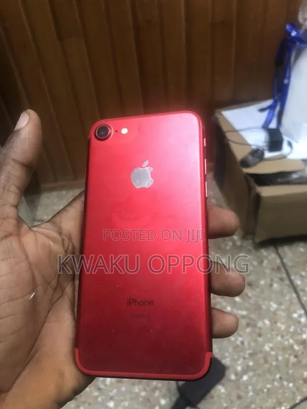 Apple iPhone 7 Plus 128 GB Red · Photo 1
