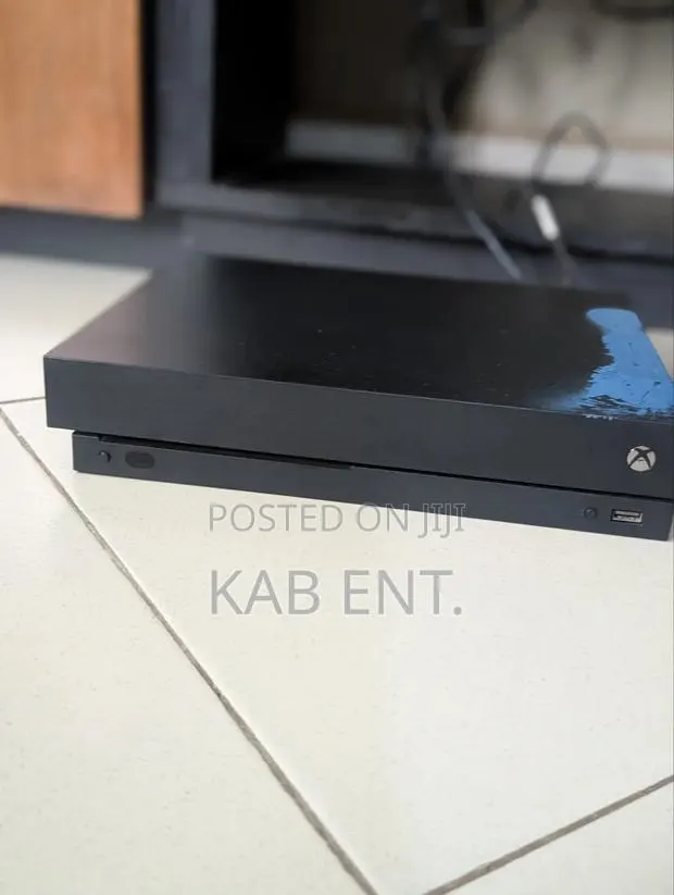 Xbox One X Console With Games and One Controller · Photo 4
