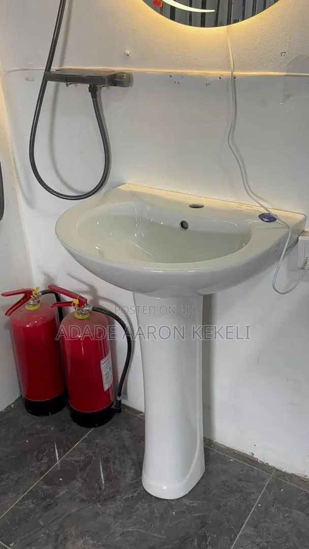 Washing Basin With Stand · Photo 1