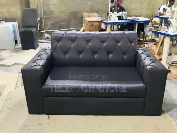 Black Leather 2 Seater · Photo 1