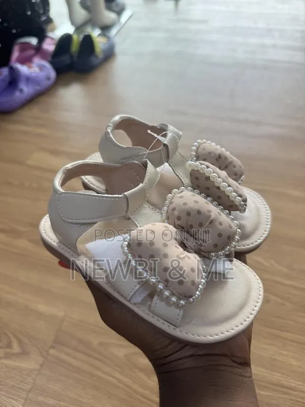 Kids Shoes · Photo 3