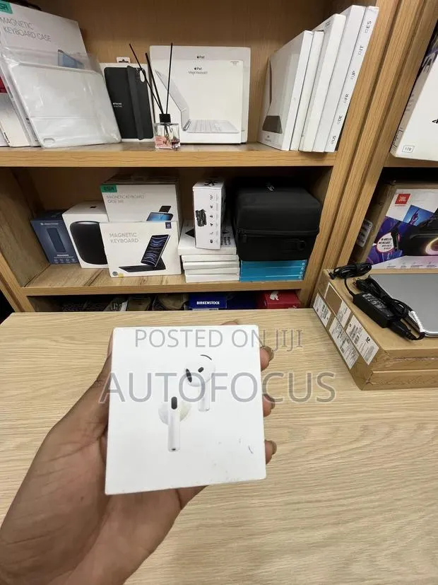 Airpods 4 Noise Cancellation · Photo 1