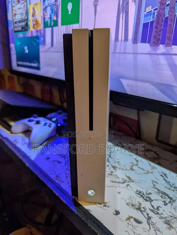 Xbox One S 1tb No Controller 11 Games · Photo 1