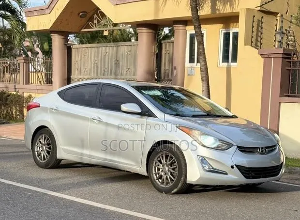 Hyundai Elantra GLS Sedan FWD (1.8L 4cyl 6M) 2013 Silver · Photo 1