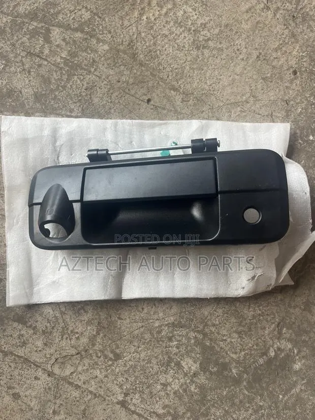 Toyota Tundra 2007 - 2022 Boot Opener / Tailgate Opener · Photo 1