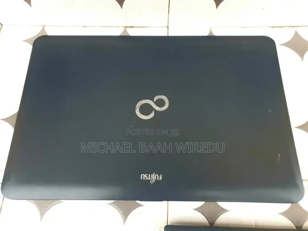 Laptop Fujitsu Amilo Li3910 4GB Intel HDD 250GB · Photo 1