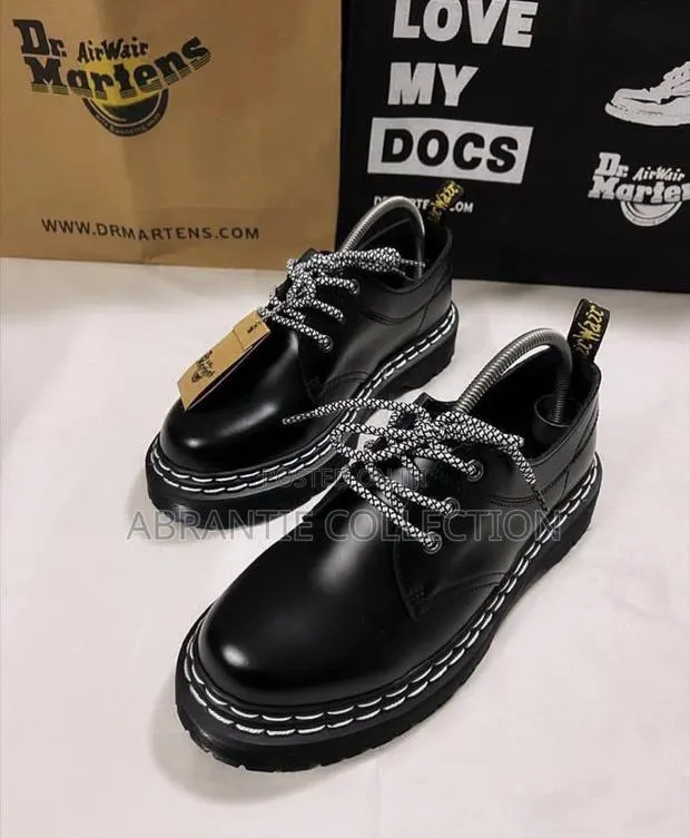 Dr Martens Shoes Plain Black · Photo 1