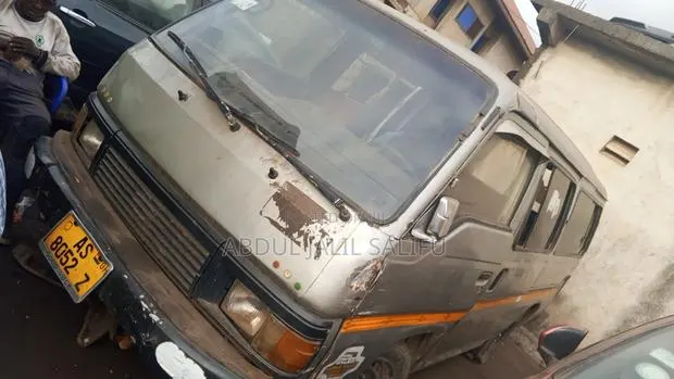 Nissan Caravan (Urvan) 2009 · Photo 1