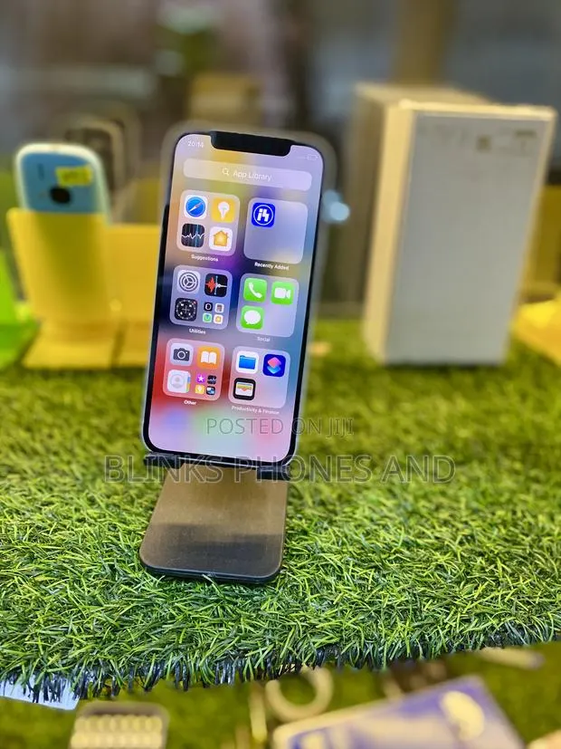 Apple iPhone 12 128 GB White · Photo 1