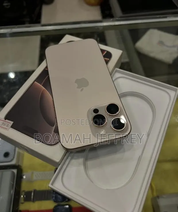 Apple iPhone 16 Pro Max 256 GB Gold · Photo 2