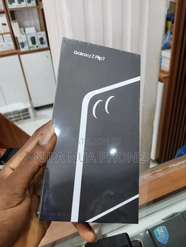New Samsung Galaxy Z Flip7 256 GB Black · Photo 1