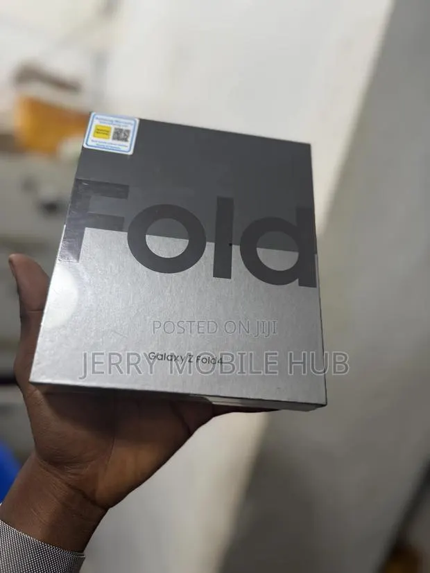 New Samsung Galaxy Z Fold4 256 GB Black · Photo 1