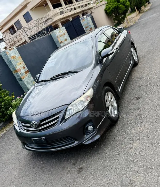 Toyota Corolla 2013 Gray · Photo 1