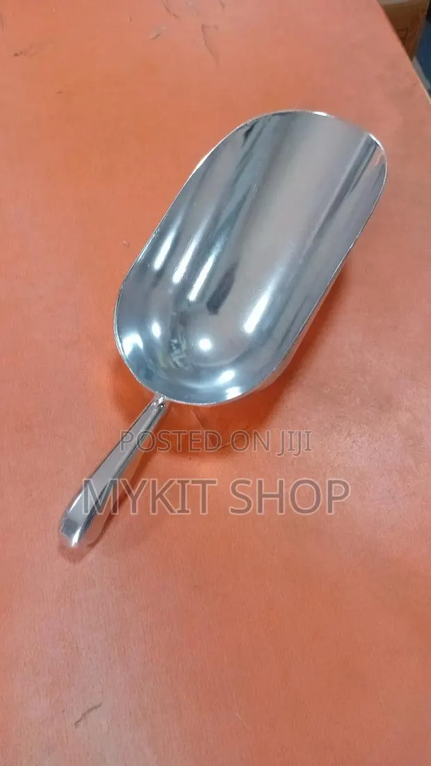 Big Metal Grain Scoop · Photo 1